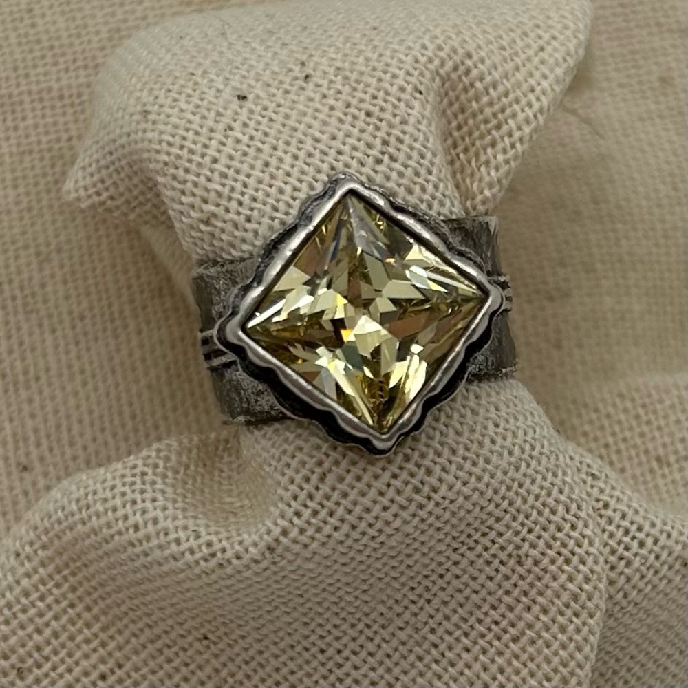 Vintage 925 Sterling Silver with Brilliant Square Cut Yellow Stone size 6.75